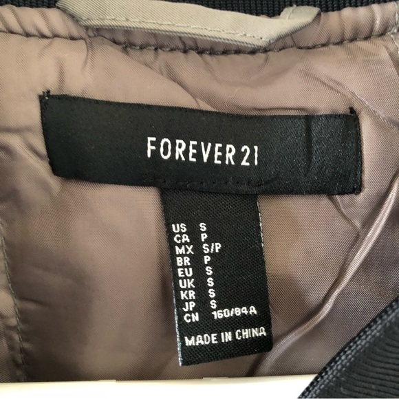 Forever 21 Women’s Bomber Jacket Size Small Olive Green Black Trim Sporty Casual - Picture 3 of 6